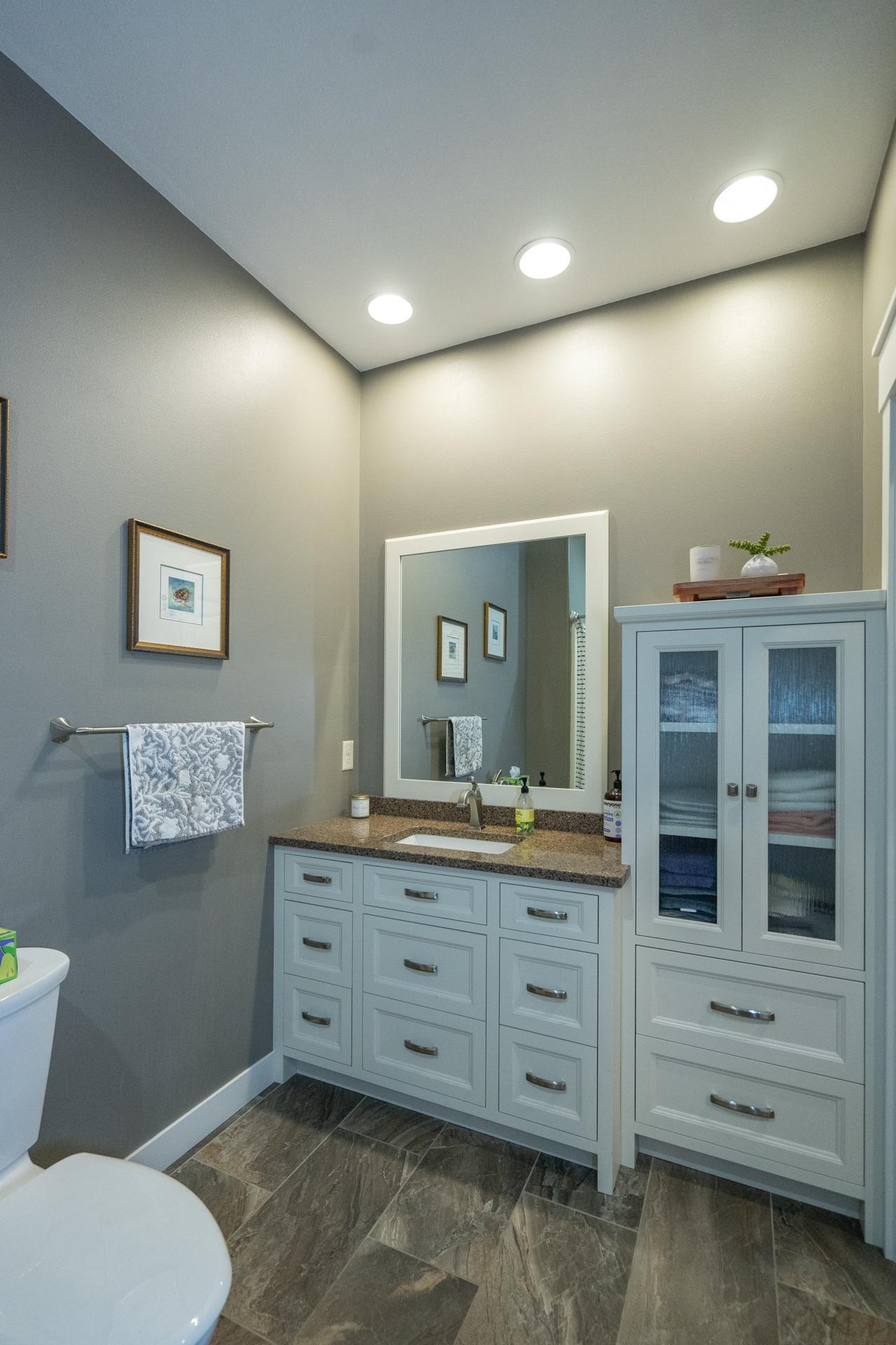FULL BATHROOM