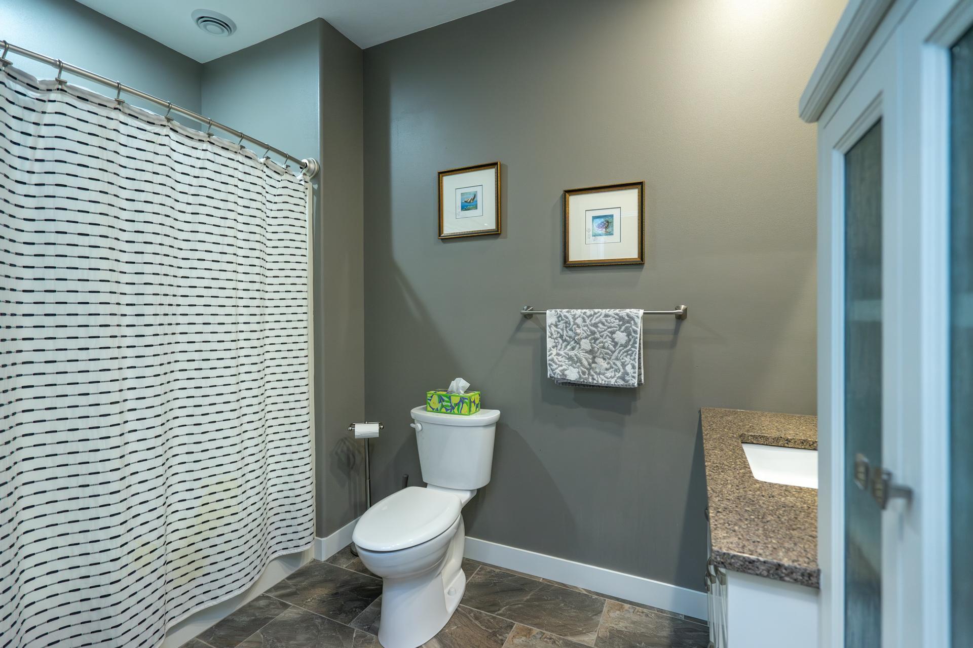 MAIN FLOOR FULL BATHROOM