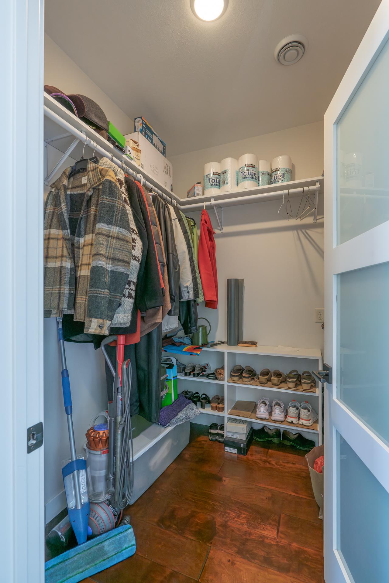 PANTRY/CLOSET