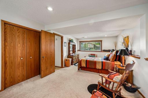 4292 Eagle Crest Drive, Eagan, MN 55122