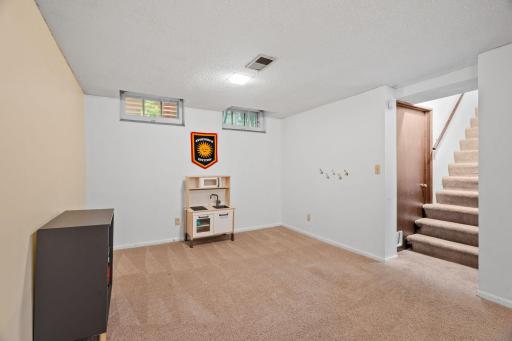 1133 California Ave W, Saint Paul, MN 55108