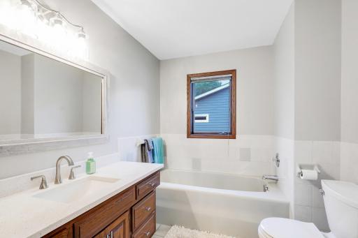 624 Hennes Avenue, Shakopee, MN 55379