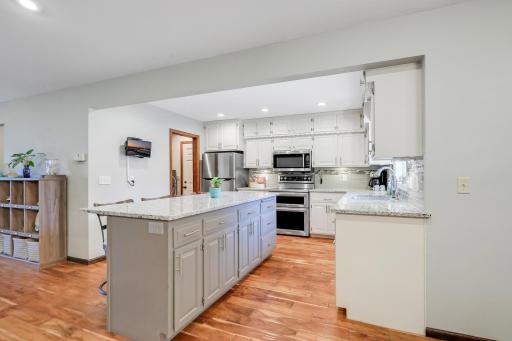 624 Hennes Avenue, Shakopee, MN 55379