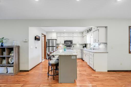 624 Hennes Avenue, Shakopee, MN 55379