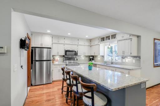 624 Hennes Avenue, Shakopee, MN 55379