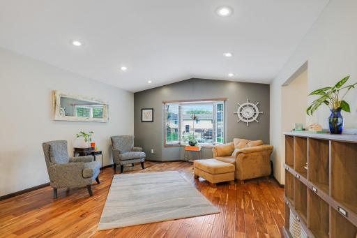624 Hennes Avenue, Shakopee, MN 55379