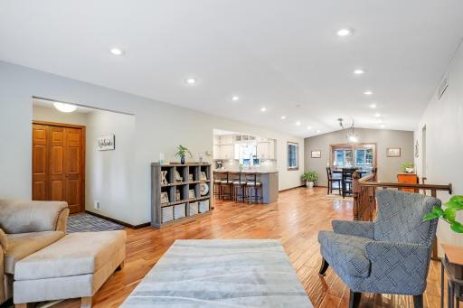 624 Hennes Avenue, Shakopee, MN 55379