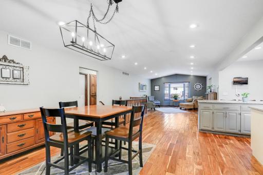 624 Hennes Avenue, Shakopee, MN 55379