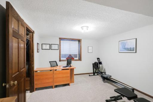 624 Hennes Avenue, Shakopee, MN 55379