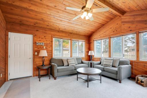 624 Hennes Avenue, Shakopee, MN 55379