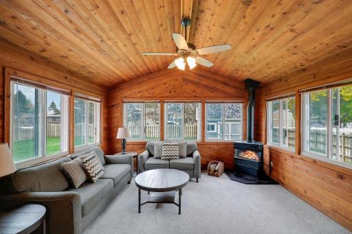 624 Hennes Avenue, Shakopee, MN 55379