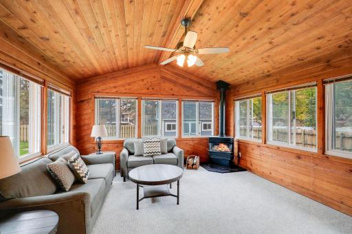 624 Hennes Avenue, Shakopee, MN 55379