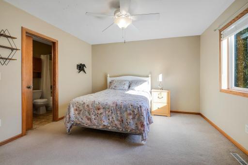 890 Newport Avenue, Shakopee, MN 55379