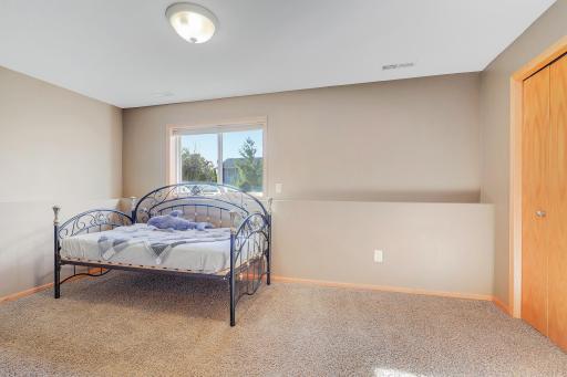 890 Newport Avenue, Shakopee, MN 55379