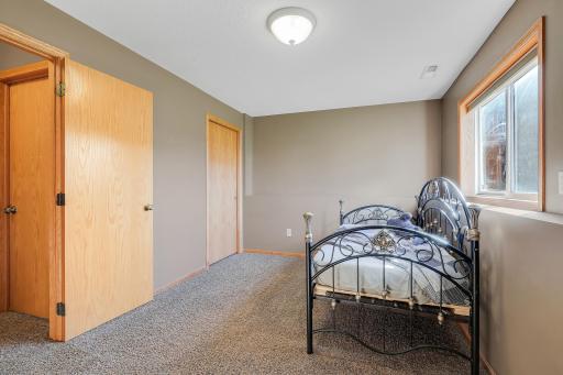 890 Newport Avenue, Shakopee, MN 55379
