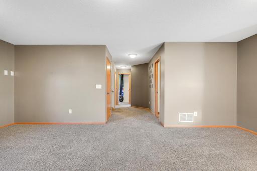 890 Newport Avenue, Shakopee, MN 55379