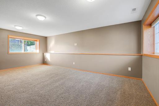 890 Newport Avenue, Shakopee, MN 55379