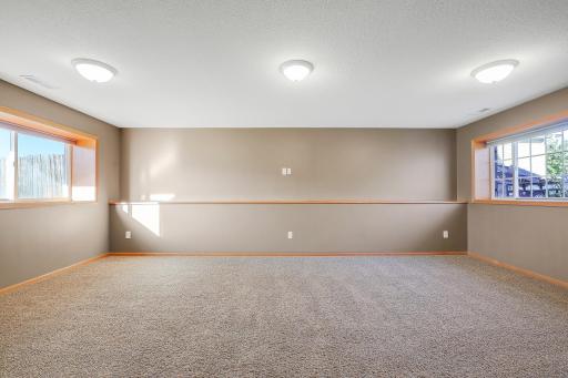 890 Newport Avenue, Shakopee, MN 55379