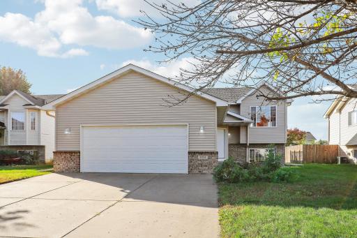 890 Newport Avenue, Shakopee, MN 55379