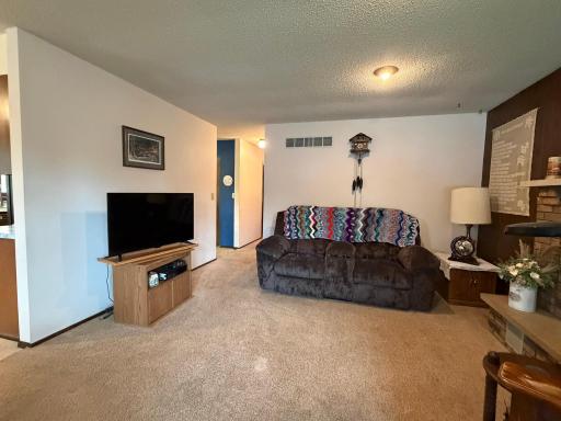 220 3rd Avenue NE, Plainview, MN 55964
