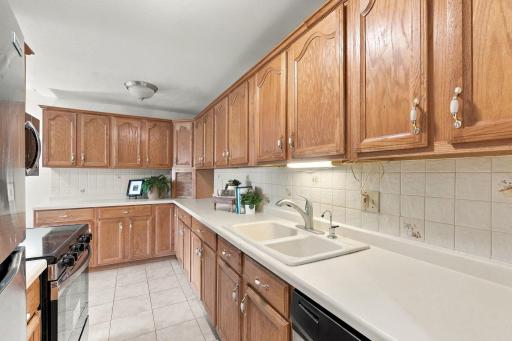 329 Geneva Avenue N, 307, Oakdale, MN 55128