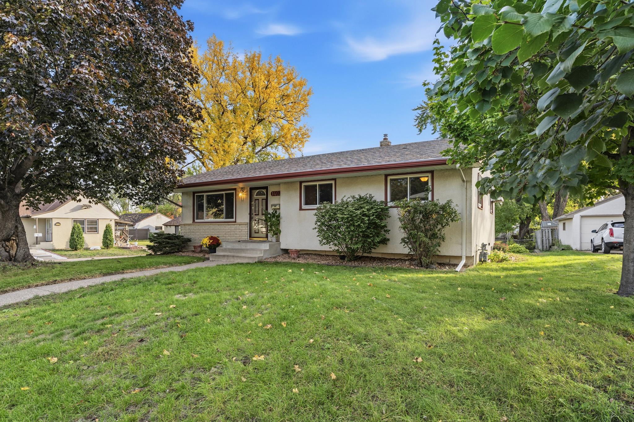 Welcome Home to 1403 8th Ave S, South St Paul. Move in ready, 3BD 2BA 2CG - Schedule a showing and move in before the Holidays!!