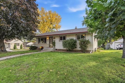 Welcome Home to 1403 8th Ave S, South St Paul. Move in ready, 3BD 2BA 2CG - Schedule a showing and move in before the Holidays!!