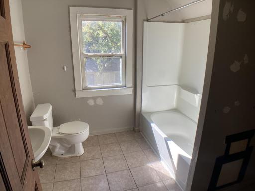 2319 W Broadway Avenue, Minneapolis, MN 55411