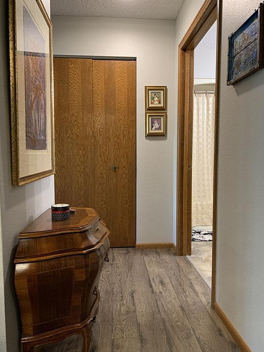 08-Hallway.jpg