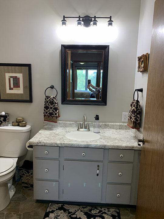13-Bathroom.jpg