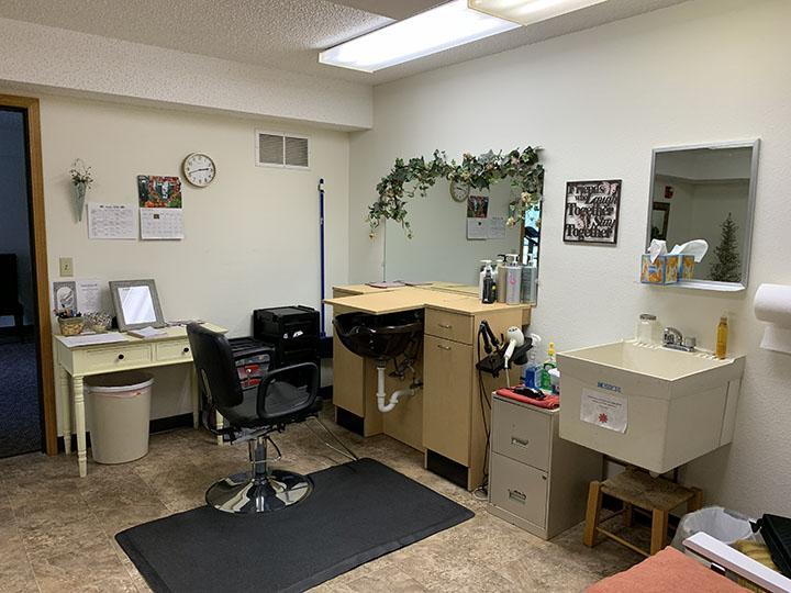 25-CommonBeautySalon.jpg