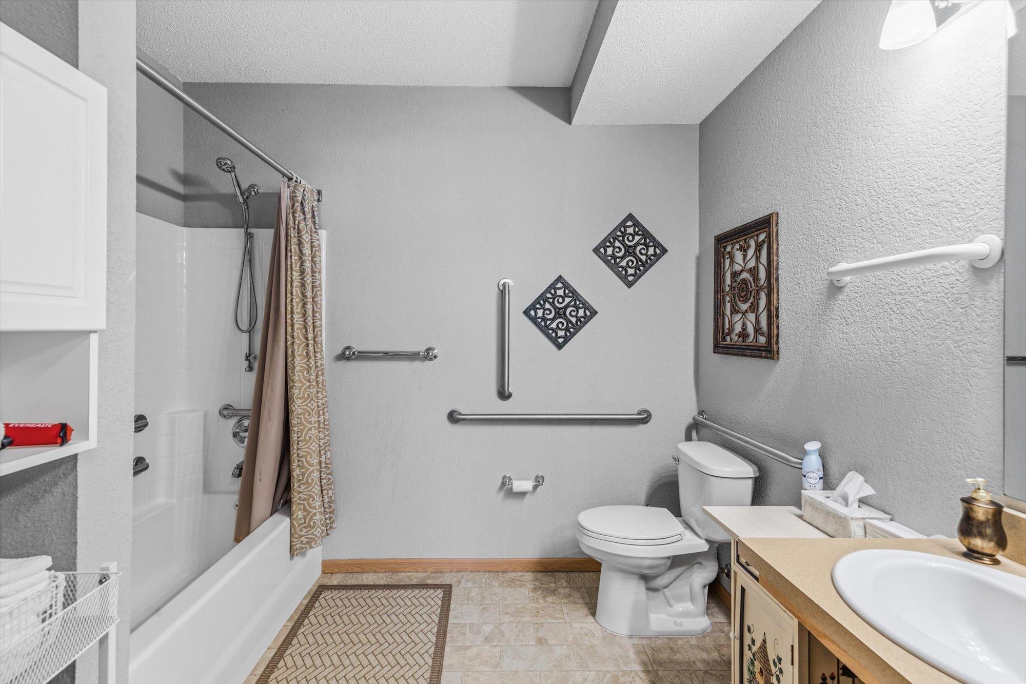 Guest Suite Bathroom