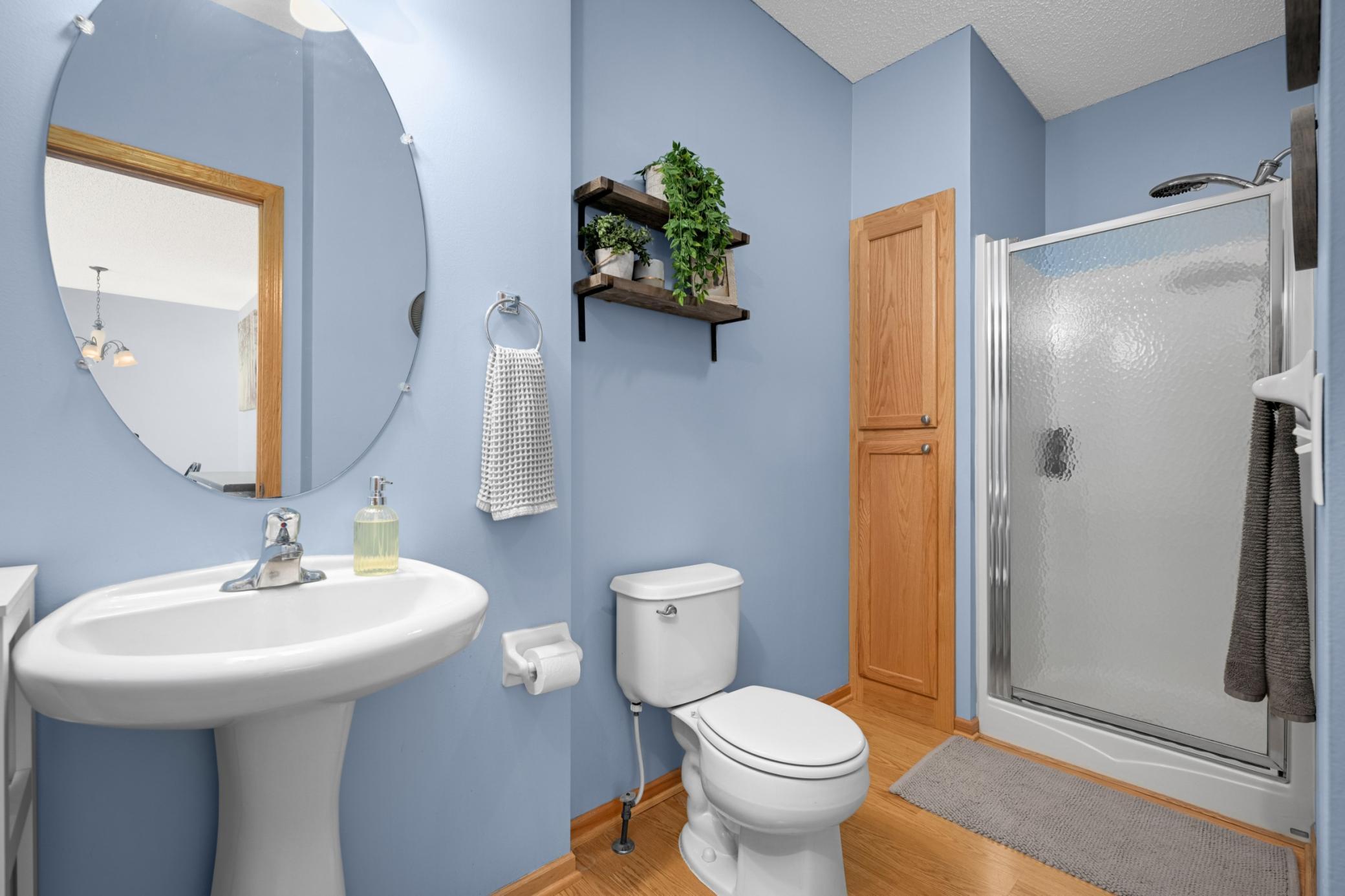 Main level bath