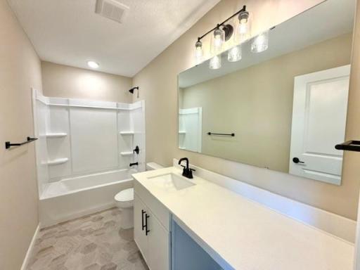 Jayton - Bath 2 - 11033 - 2279 Beechwood Avenue.jpg
