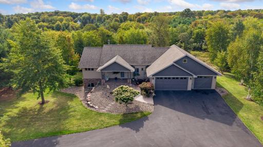 555 Chinnock Lane, River Falls, WI 54022