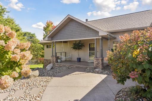 555 Chinnock Lane, River Falls, WI 54022