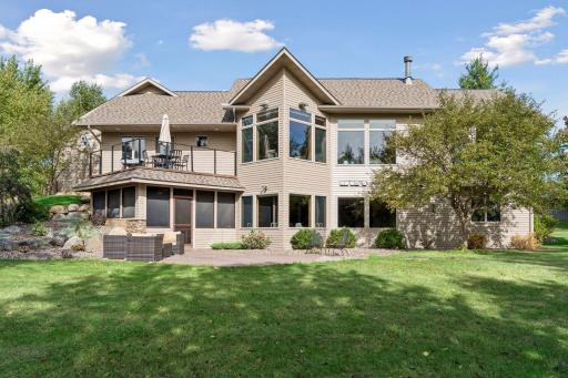 555 Chinnock Lane, River Falls, WI 54022