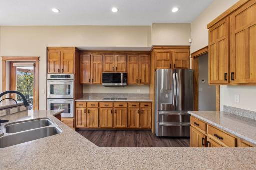 555 Chinnock Lane, River Falls, WI 54022