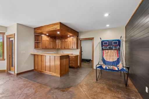 555 Chinnock Lane, River Falls, WI 54022
