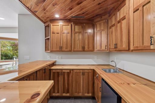 555 Chinnock Lane, River Falls, WI 54022