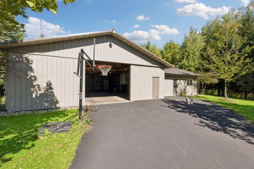 555 Chinnock Lane, River Falls, WI 54022