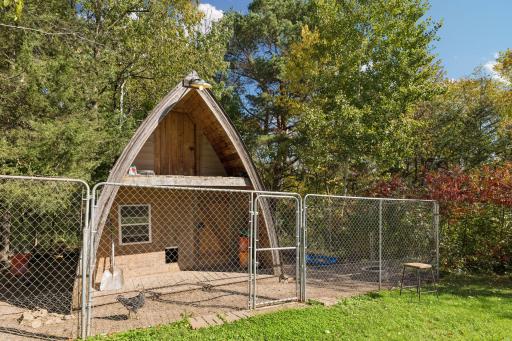 555 Chinnock Lane, River Falls, WI 54022