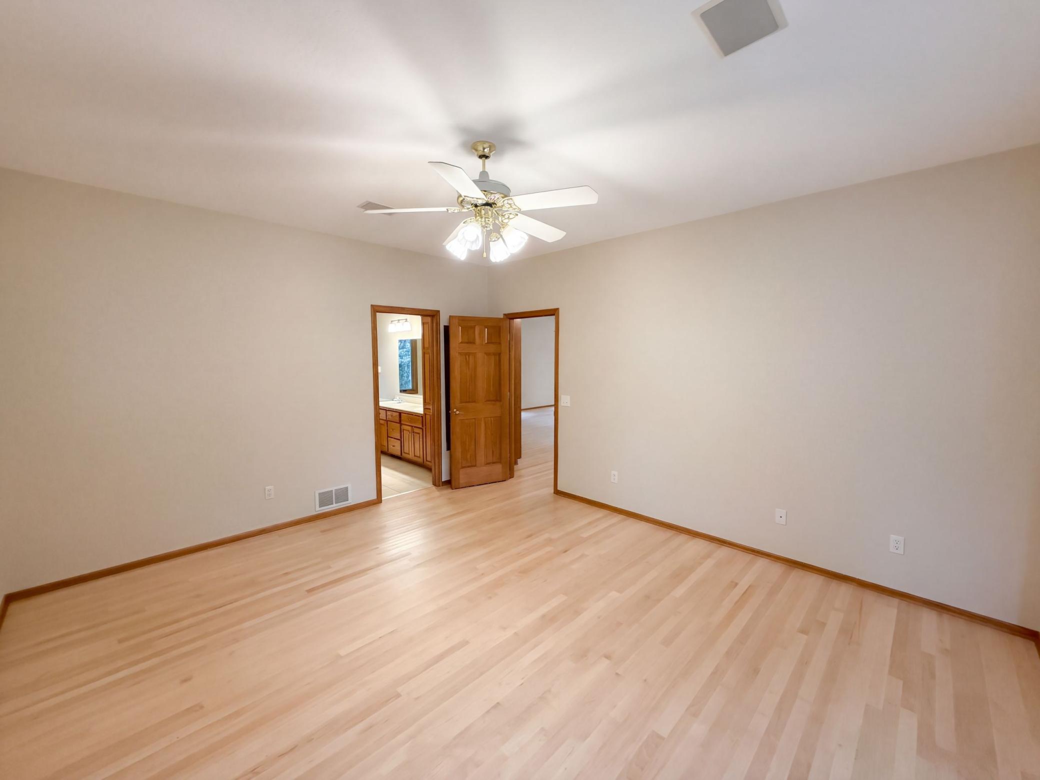 listing_12.jpg