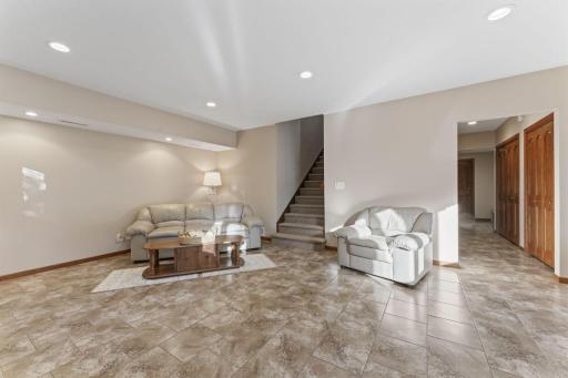 6317 Oak Meadow Lane NW, Rochester, MN 55901