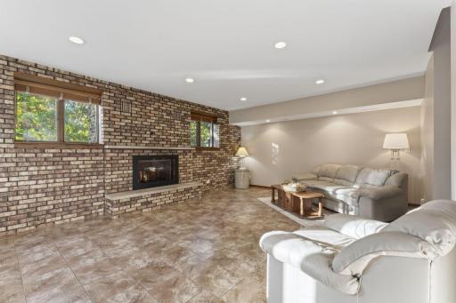 6317 Oak Meadow Lane NW, Rochester, MN 55901