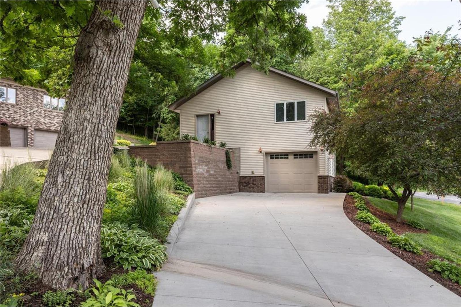 Oak_Meadow_Detached_Building_MLS.jpg