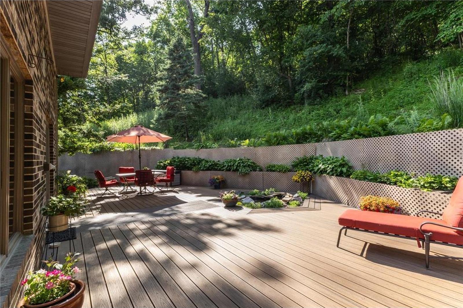 Oak_Meadow_Deck_Outdoor_Living_MLS.jpg