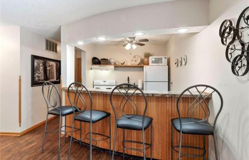 10211 Cedar Lake Road, 115, Minnetonka, MN 55305