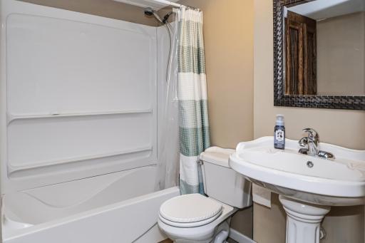 1325 Everest Lane N, Plymouth, MN 55447