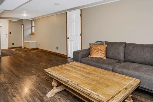 1325 Everest Lane N, Plymouth, MN 55447